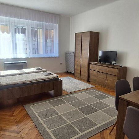Downtown Studio Apartman Pécs Zewnętrze zdjęcie