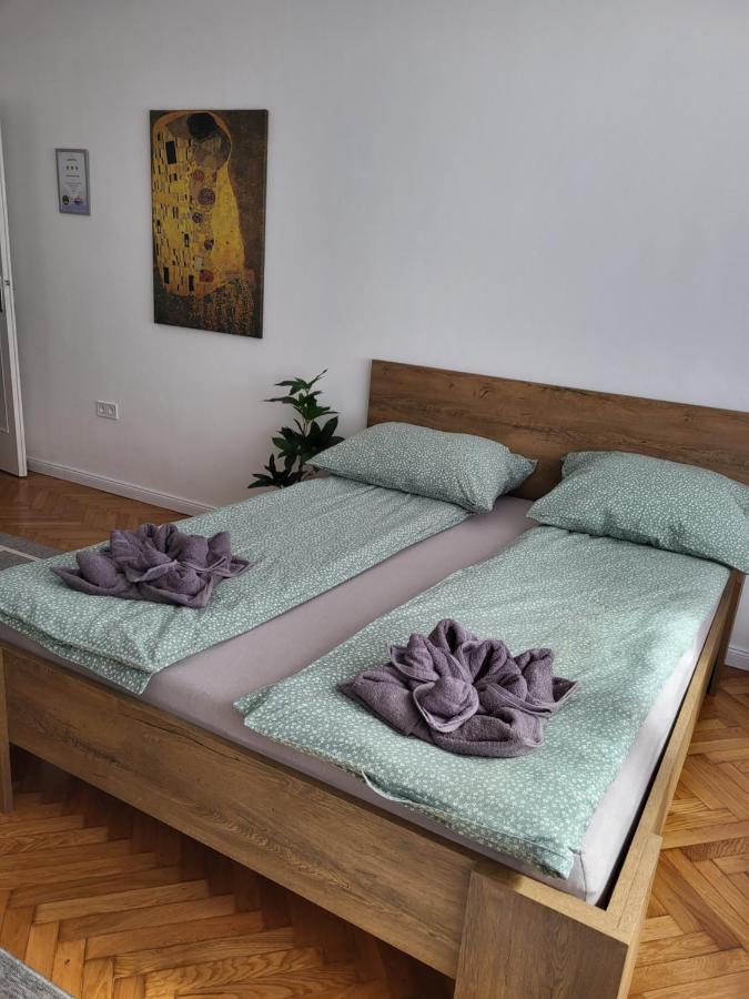 Downtown Studio Apartman Pécs Zewnętrze zdjęcie